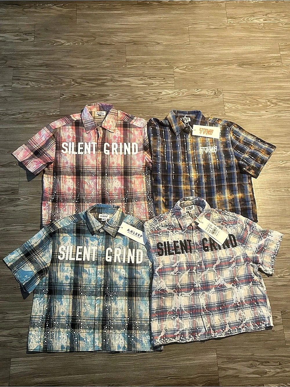 SILENT GRIND Plaid Button-Down Shirts